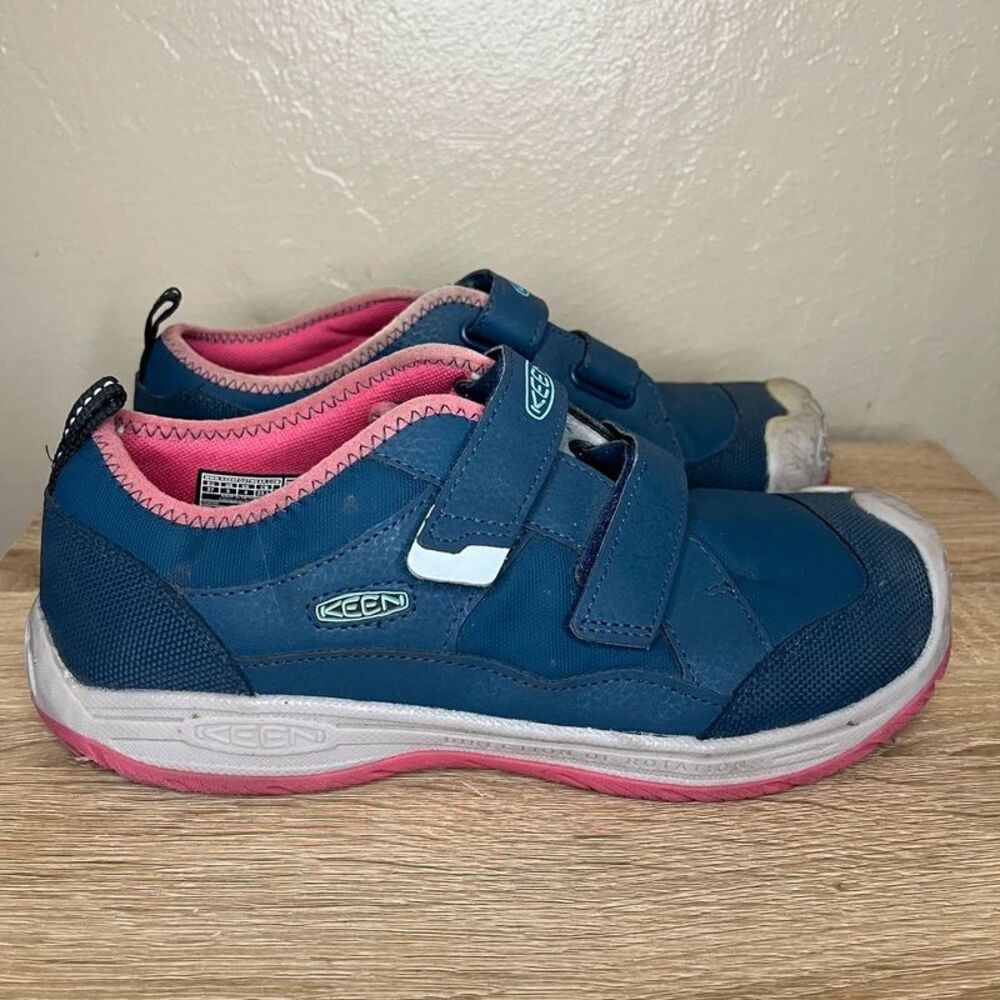 Keen Shoes Blue Pink Double Strap Outdoor running hiking youth Size 5